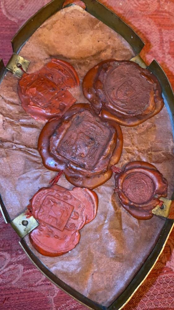 1  First Class Multi Reliquary Relics : S. Clementis, S. Severini, S. Innocentii, S. Incondemii, S. Valerii, S. Claudii, S. Quirini, S. Abudantii, S. Valentini.