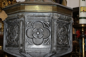 Baptismal Font style Gothic en Stone / Brass / Bronze, Belgium 19th century