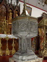 Baptismal Font style Gothic en Stone / Brass / Bronze, Belgium 19th century