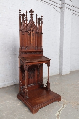 Kneeler  style Gothic en Oak Wood, France 19th century