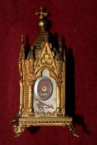 Relic House With 4 Original Relics Inside style Gothic en Brass / Bronze , France 19th century