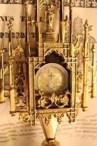 Reliquary style gothic en Brass / Bronze, Belgium 19th century