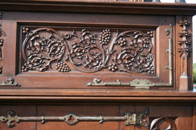 1 gothic Sacristy-Cuboard