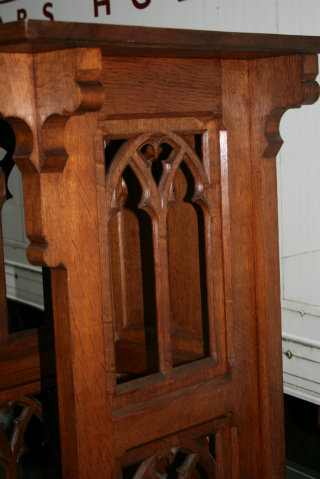 1 Gothic Statue Stand