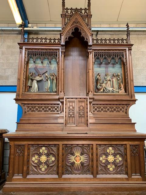 1 Gothic - style Altar