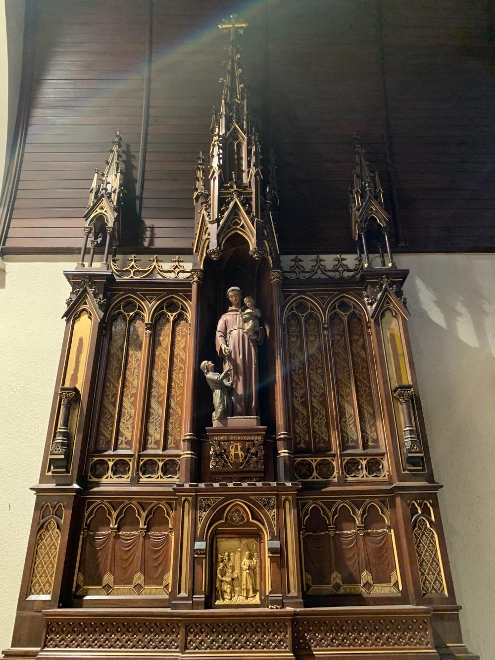 1 Gothic - style Altar