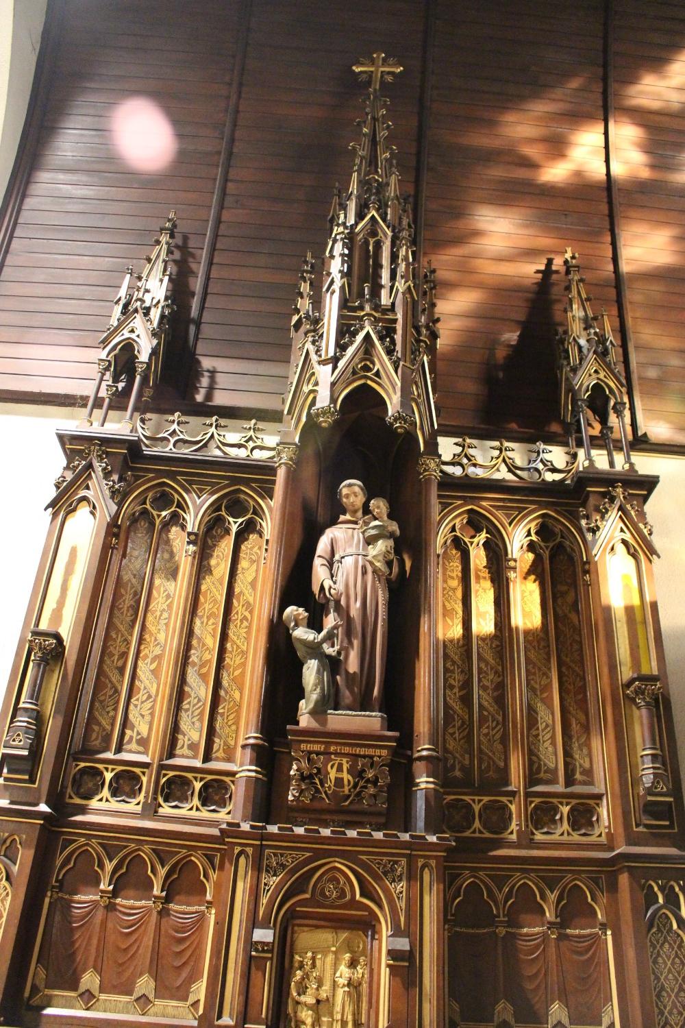 1 Gothic - style Altar