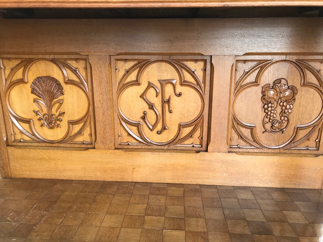 1 Gothic - style Altar