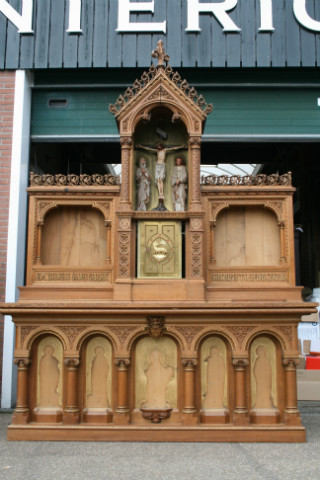 1 Gothic - style Altar