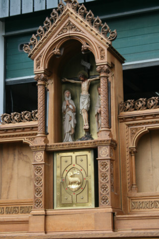 1 Gothic - style Altar