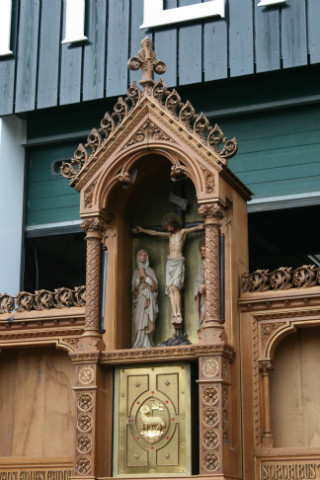1 Gothic - style Altar