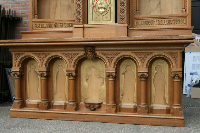 1 Gothic - style Altar