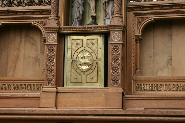 1 Gothic - style Altar