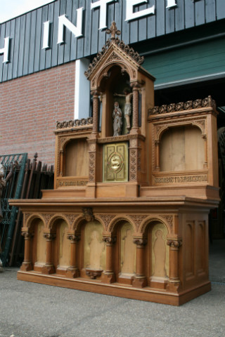 1 Gothic - style Altar