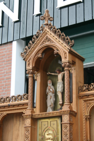 1 Gothic - style Altar