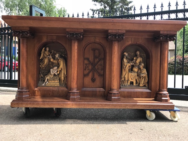 1 Gothic - style Altar