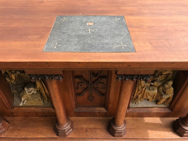 1 Gothic - style Altar