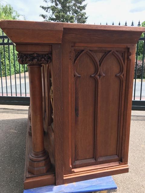 1 Gothic - style Altar