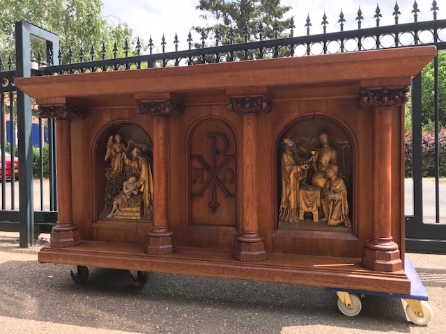 1 Gothic - style Altar