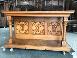 Altar style Gothic - style en wood oak, Belgium 19th century (anno 1900)