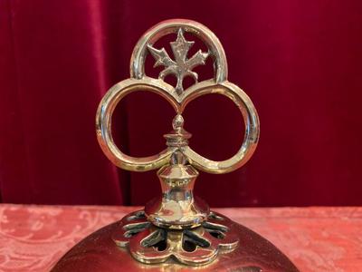 Altar - Bell style Gothic - style en Brass / Bronze / Polished and Varnished, Belgium 19 th century