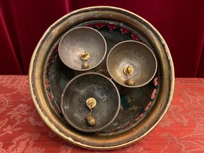 Altar - Bell style Gothic - style en Brass / Bronze / Polished and Varnished, Belgium 19 th century