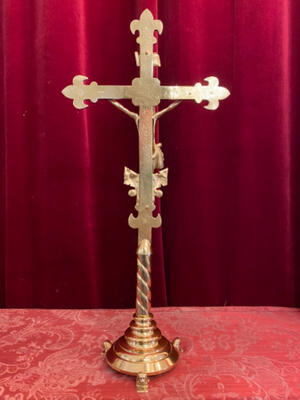 Altar - Cross style Gothic - style en Brass / Bronze / Polished and Varnished, Belgium  19 th century ( Anno 1890 )