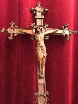 Altar - Cross style Gothic - style en walnut hand-carved wood, Belgium 19th century ( anno 1875 )