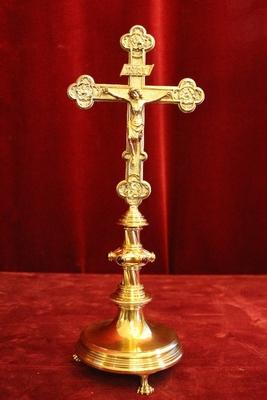 Altar - Cross style Gothic - style en Brass / Bronze / Stones Polished and Varnished, Belgium 19th century ( anno 1875 )