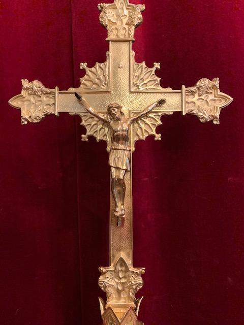 1 Gothic - style Altar - Cross