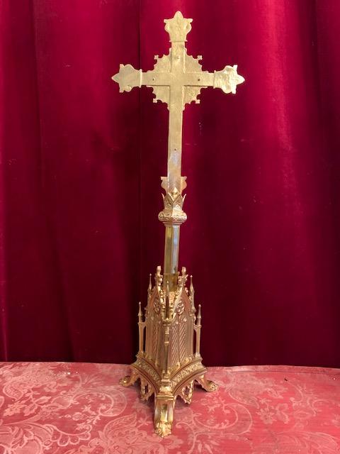 1 Gothic - style Altar - Cross