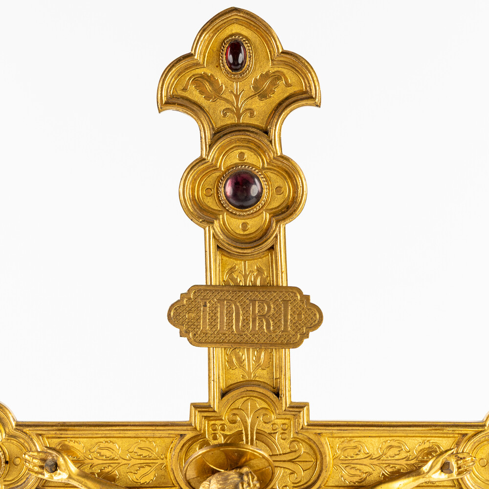1 Gothic - Style Altar - Cross