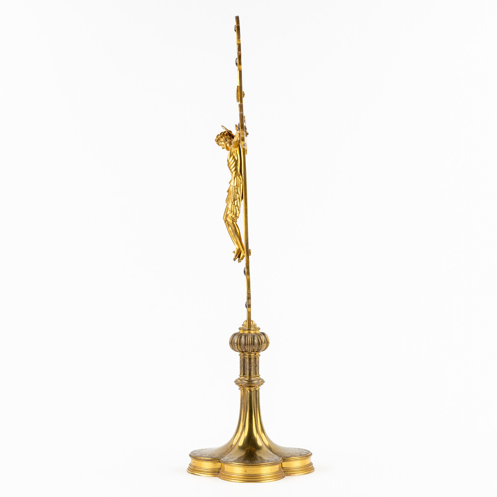 1 Gothic - Style Altar - Cross