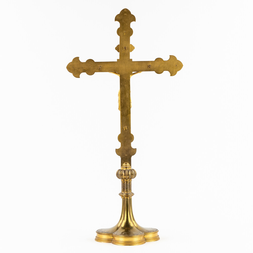 1 Gothic - Style Altar - Cross