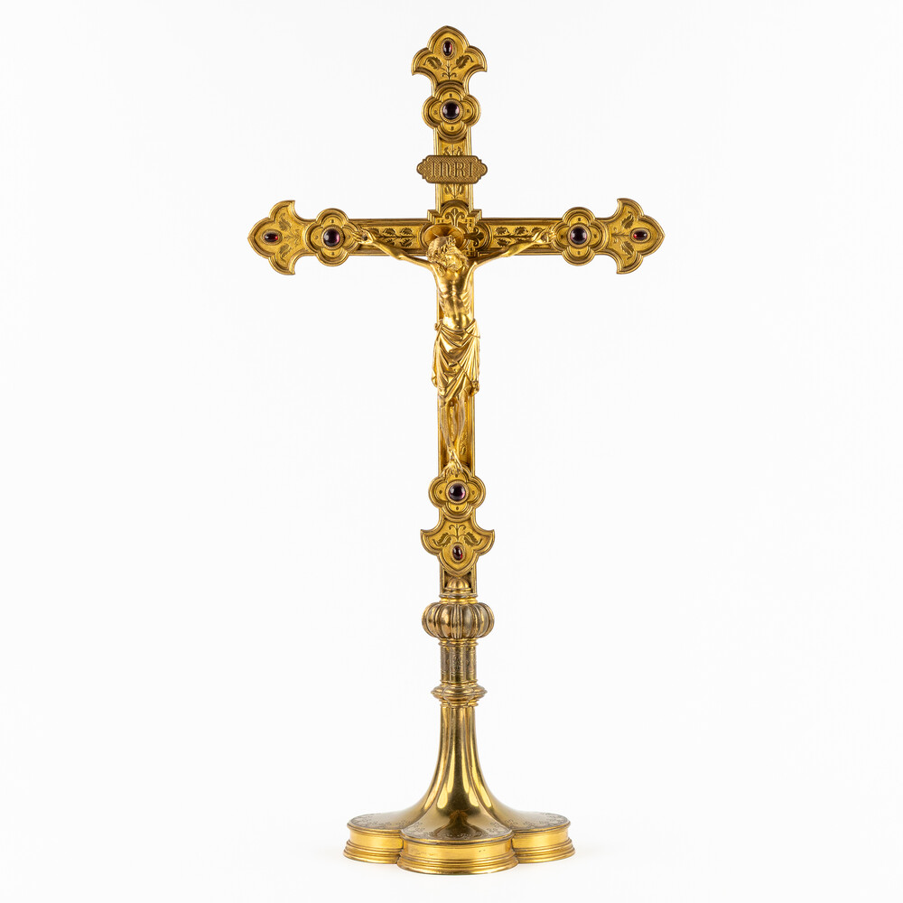 1 Gothic - Style Altar - Cross