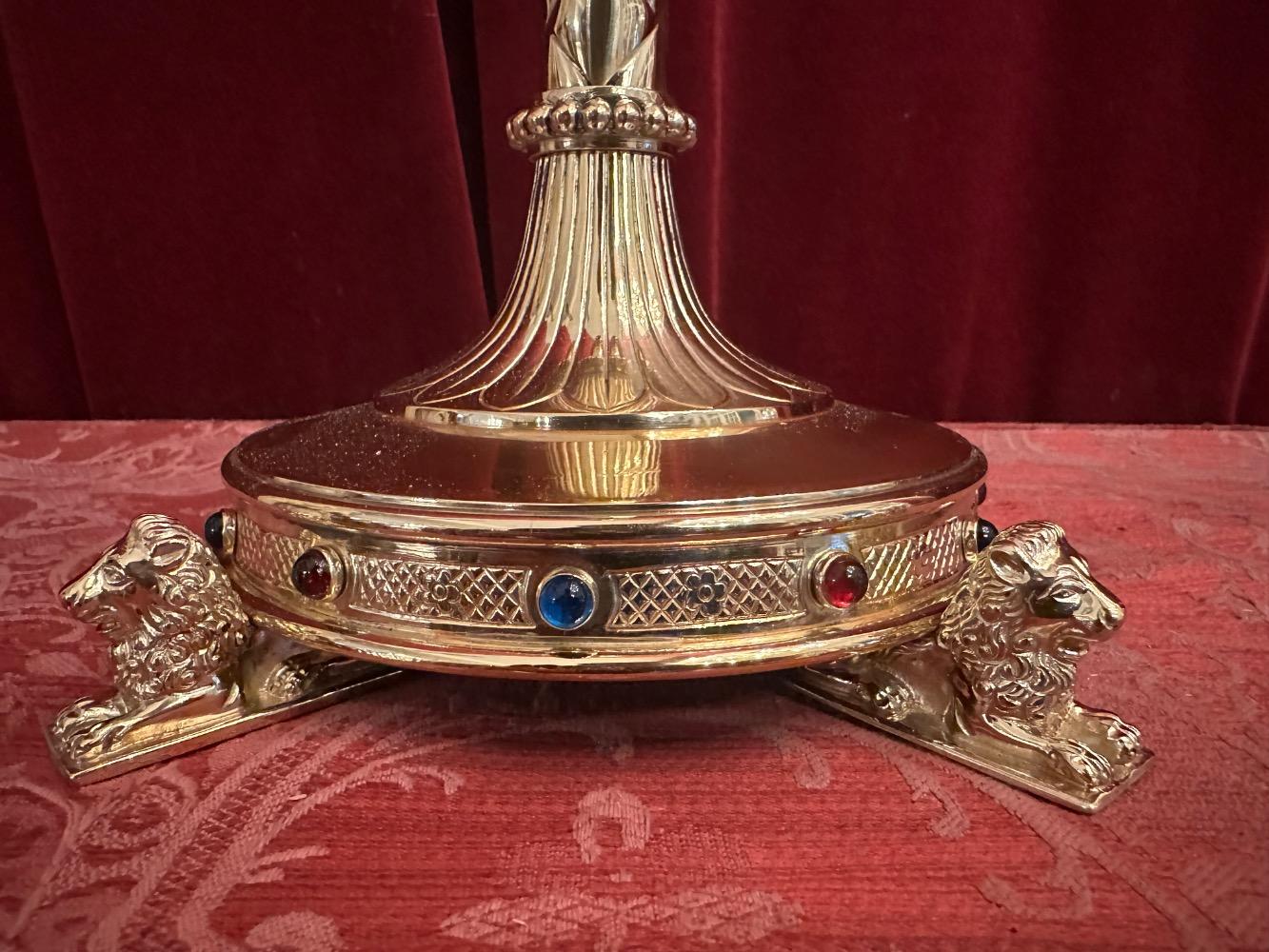 1 Gothic - Style Altar - Cross