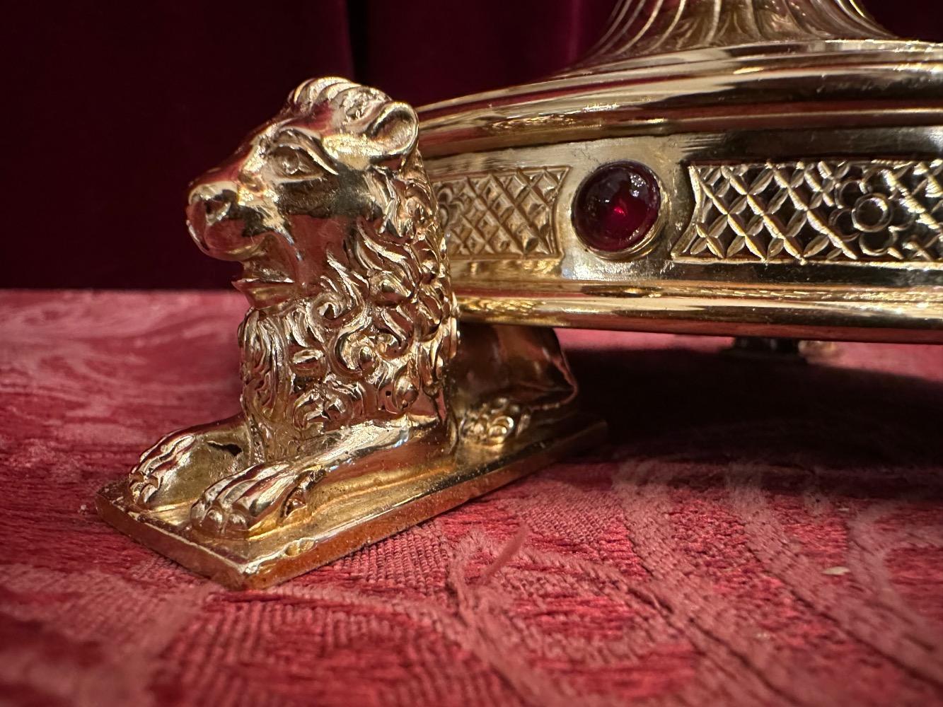 1 Gothic - Style Altar - Cross