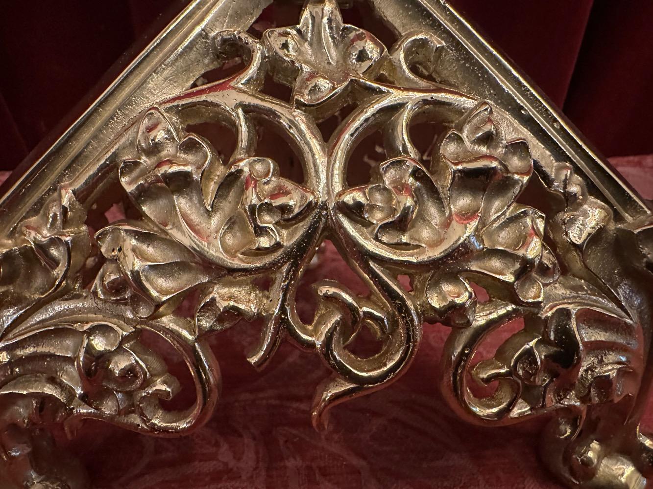 1 Gothic - Style Altar - Cross