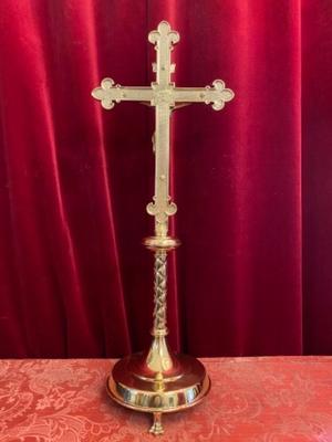 Altar - Cross style Gothic - style en Brass / Bronze / Gilt /  Polished and Varnished, Belgium 19 th century ( Anno 1875 )