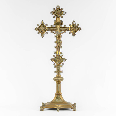 Altar - Cross By : J. Van Roosmalen, Utrecht Netherlands style Gothic - Style en Bronze, J. Van Roosmalen, Utrecht Netherlands 19 th century ( Anno 1887 )