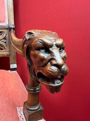 Altar - Seat style Gothic - Style en Walnut wood / Fabrics, Belgium  19 th century ( Anno 1885 )