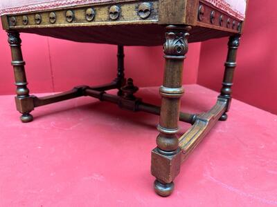 Altar - Seat style Gothic - Style en Walnut wood / Fabrics, Belgium  19 th century ( Anno 1885 )