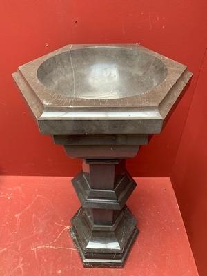 Baptismal Font style Gothic - style en Marble, Italy 20th century ( 1950 )