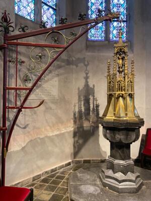 Baptismal Font Monumental Belgium Hard-Stone Font With Brass Cover  style Gothic - style en Hard-stone / Brass / Bronze / Hand Forged Iron, Netherlands  19 th century