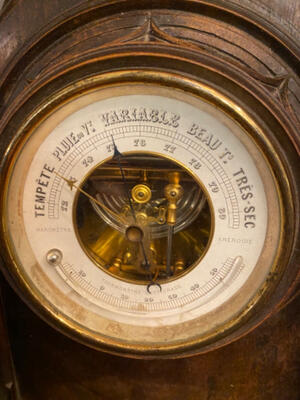 Barometer style Gothic - style en Walnut wood / Glass, France 19 th century