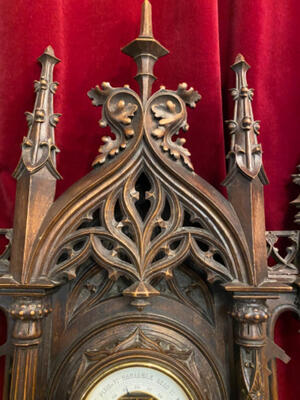 Barometer style Gothic - style en Walnut wood / Glass, France 19 th century