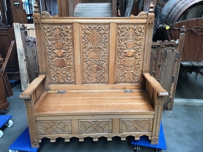 Bench  style Gothic - style en Oak wood, Dutch 19th century ( anno 1890 )