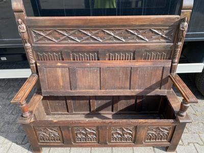 Bench  style Gothic - style en Oak wood, Belgium  19 th century