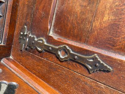 Bench  style Gothic - style en Oak wood, Belgium  19 th century