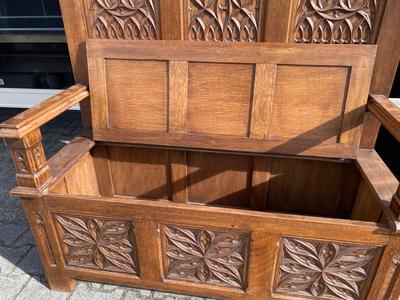 Bench  style Gothic - style en Oak wood, Belgium  19 th century